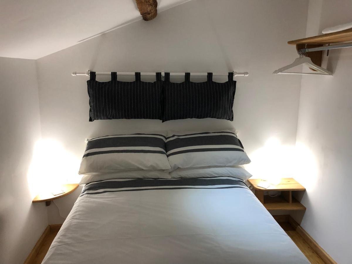 The Walnut Tree Chambre D'Hotes Le Dorat Exterior foto